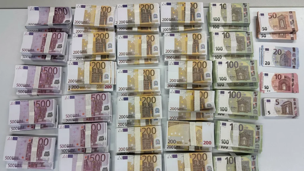 Falschgeld online kaufen 2026 - Realistisches Filmgeld Bundle.